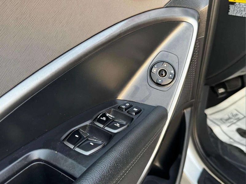 2017 Hyundai Santa Fe Sport 2.4L Automatic - 22933196 - 18