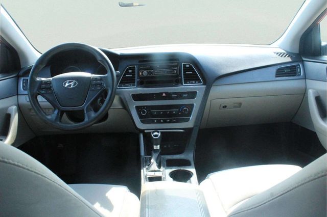 2017 Hyundai Sonata Base 4dr Sedan - 23004565 - 4