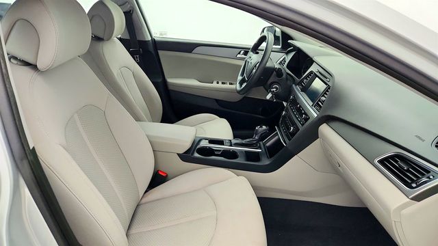 2017 Hyundai Sonata Eco 1.6L - 23000732 - 22