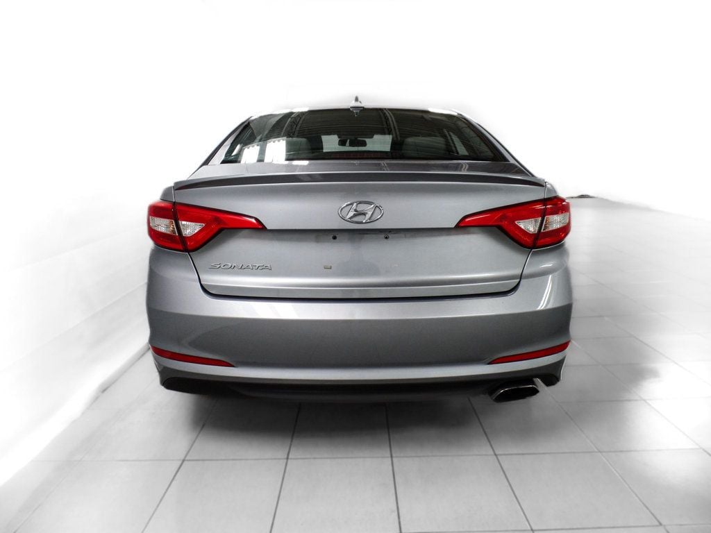 2017 Hyundai Sonata SE - 22611903 - 4