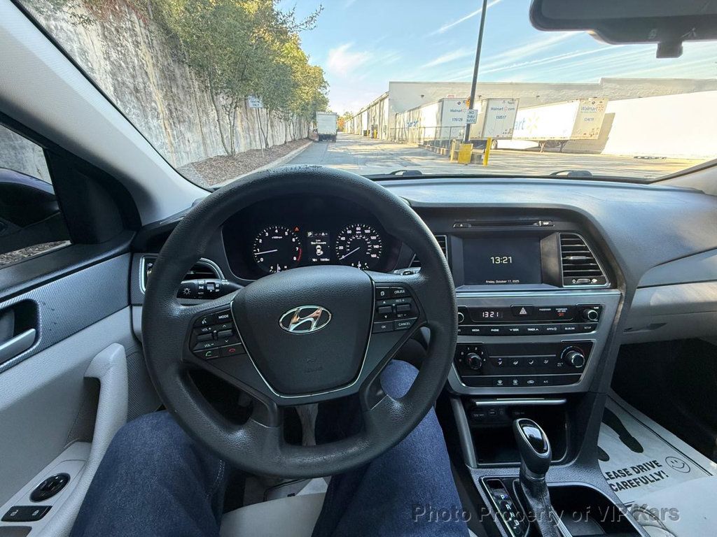 2017 Hyundai Sonata SE 2.4L - 22933301 - 15