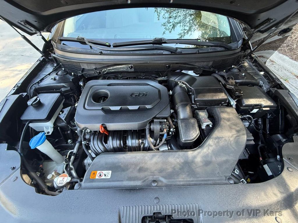 2017 Hyundai Sonata SE 2.4L - 22933301 - 17