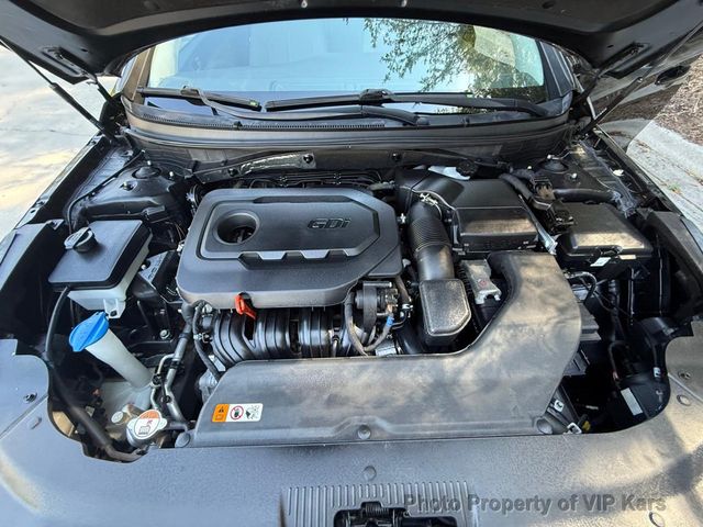2017 Hyundai Sonata SE 2.4L - 22933301 - 17