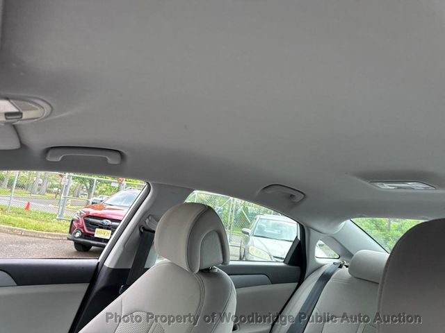 2017 Hyundai Sonata SE 2.4L - 23048584 - 17