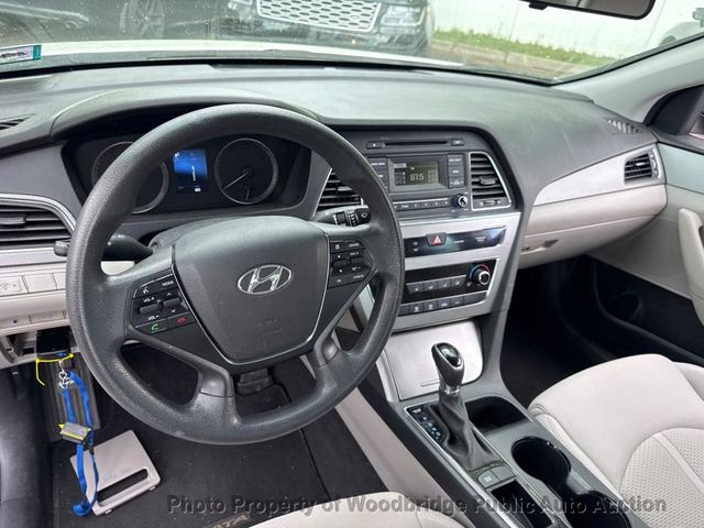 2017 Hyundai Sonata SE 2.4L - 23048584 - 19