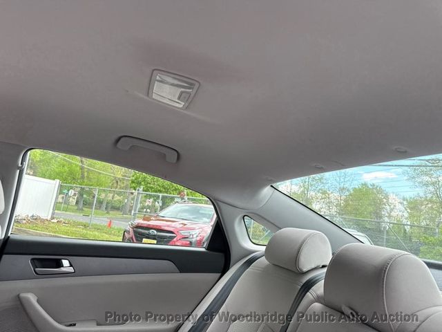 2017 Hyundai Sonata SE 2.4L - 23048584 - 21
