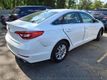 2017 Hyundai Sonata SE 2.4L - 23048584 - 3