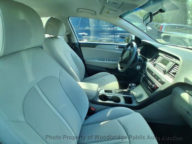 2017 Hyundai Sonata SE 2.4L - 23048584 - 8