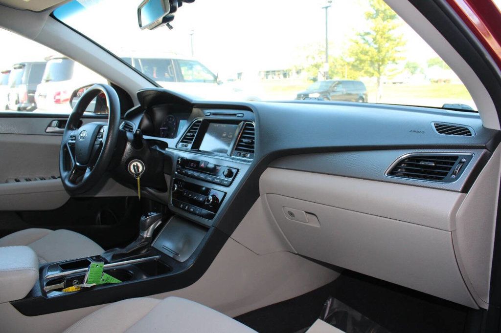 2017 Hyundai Sonata SE 2.4L - 22906843 - 15