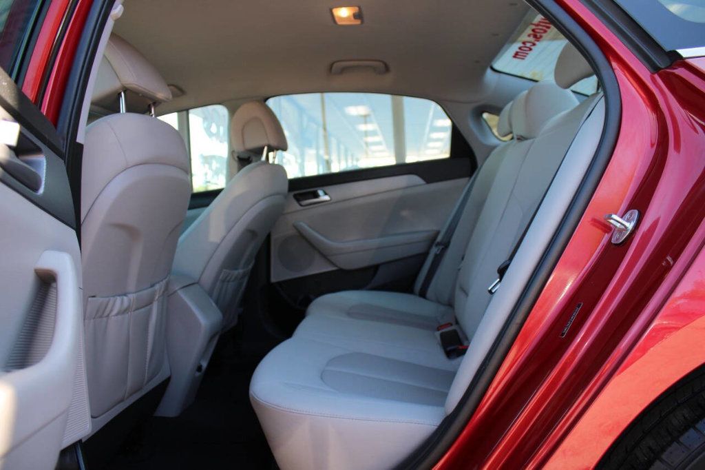 2017 Hyundai Sonata SE 2.4L - 22906843 - 17