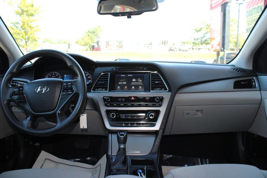 2017 Hyundai Sonata SE 2.4L - 22906843 - 18