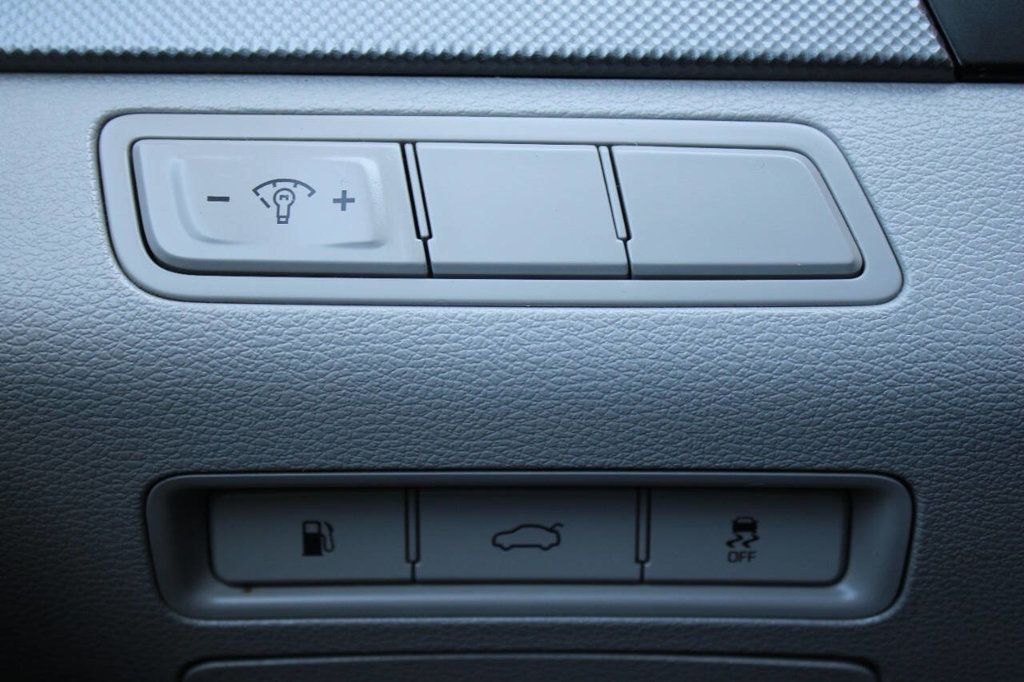 2017 Hyundai Sonata SE 2.4L - 22906843 - 28
