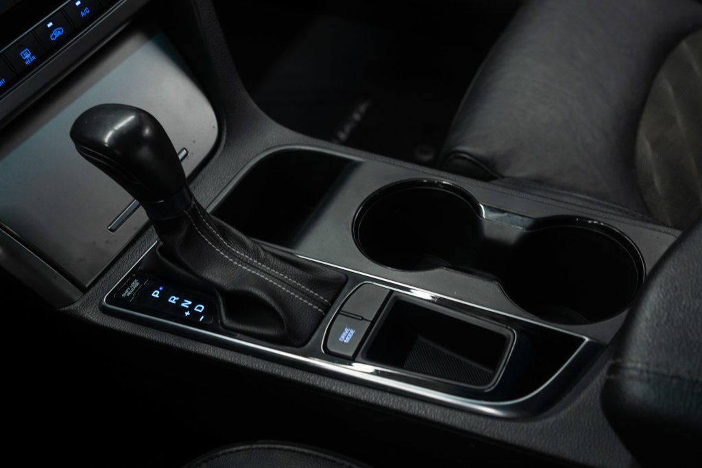 Hyundai Sonata photo 16