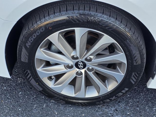 2017 Hyundai Sonata Sport 2.4L - 22943121 - 28