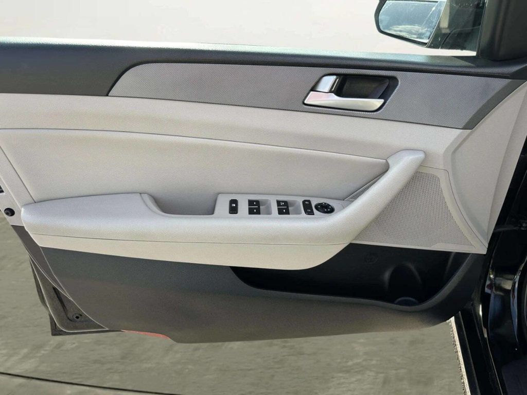 2017 Hyundai Sonata Hybrid SE 2.0L - 23049455 - 10