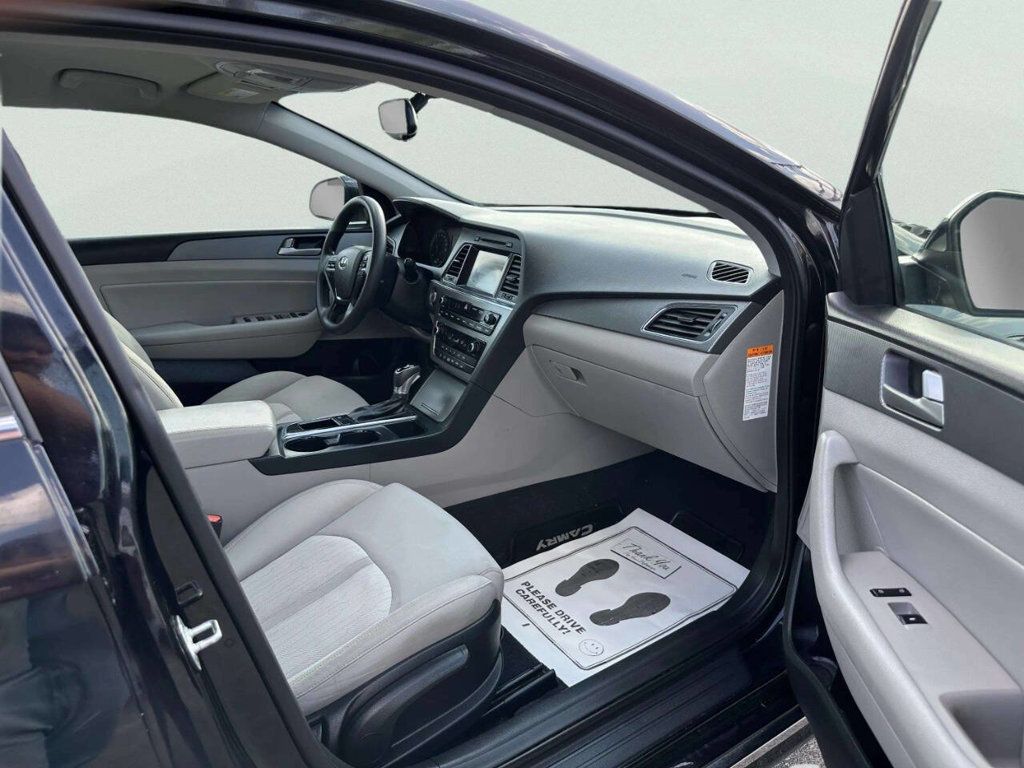 2017 Hyundai Sonata Hybrid SE 2.0L - 23049455 - 18