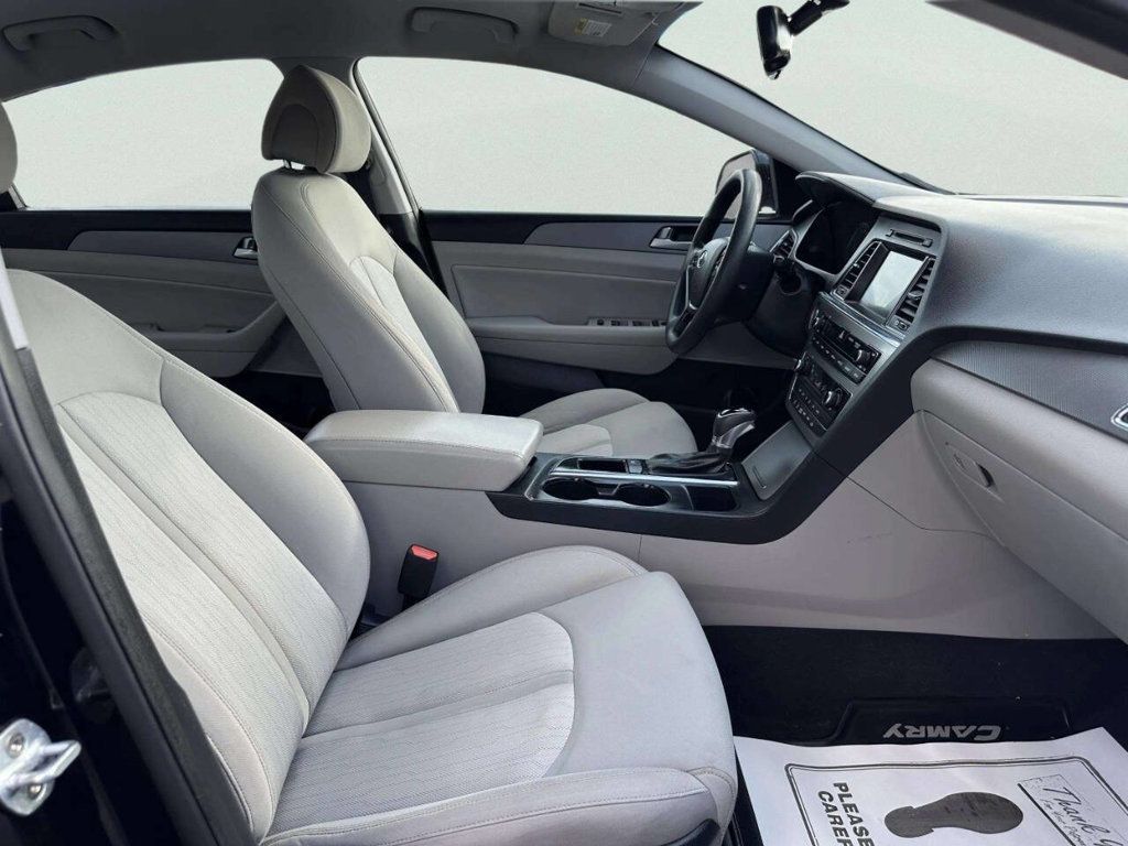 2017 Hyundai Sonata Hybrid SE 2.0L - 23049455 - 19