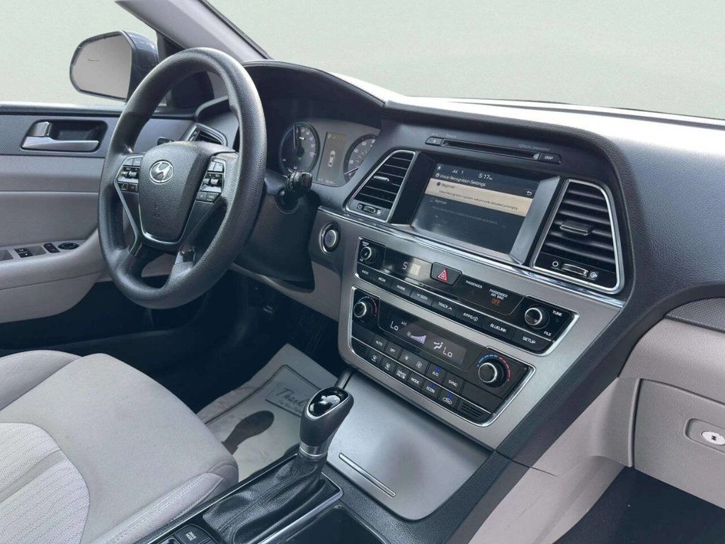 2017 Hyundai Sonata Hybrid SE 2.0L - 23049455 - 20