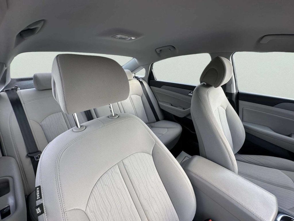 2017 Hyundai Sonata Hybrid SE 2.0L - 23049455 - 22