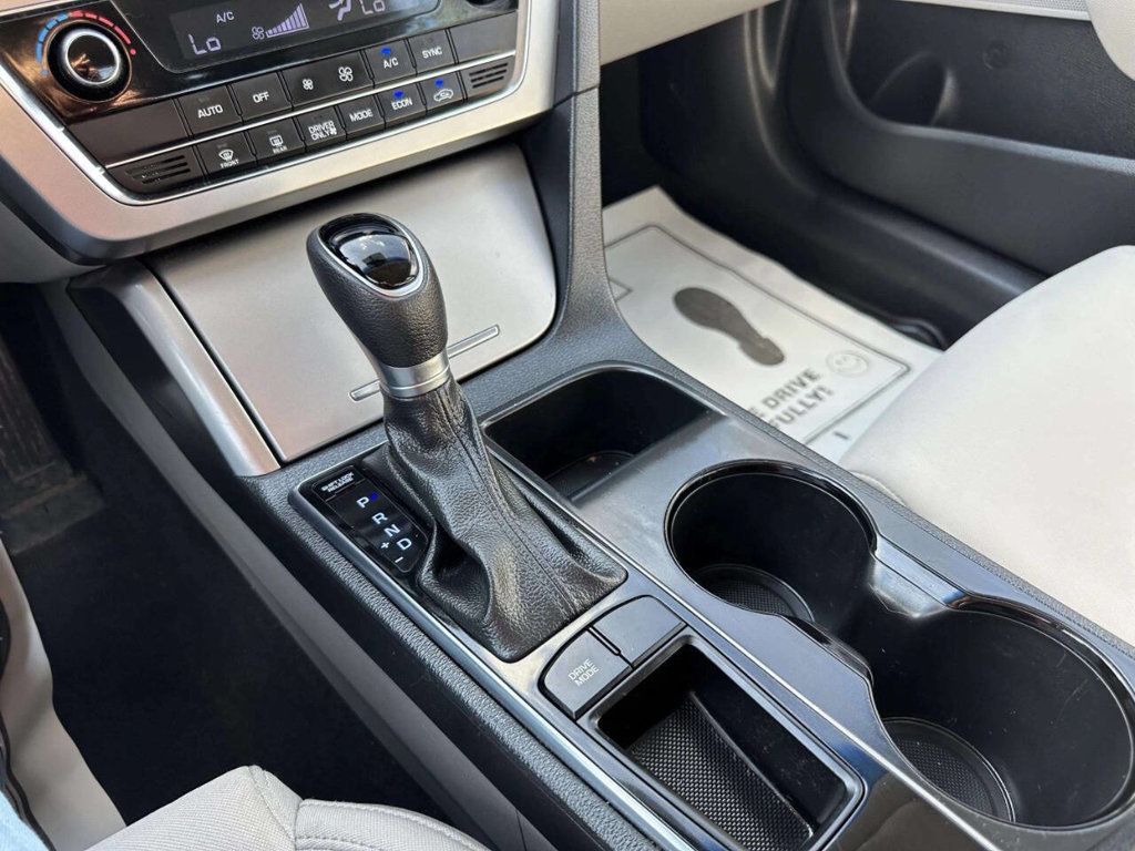 2017 Hyundai Sonata Hybrid SE 2.0L - 23049455 - 31