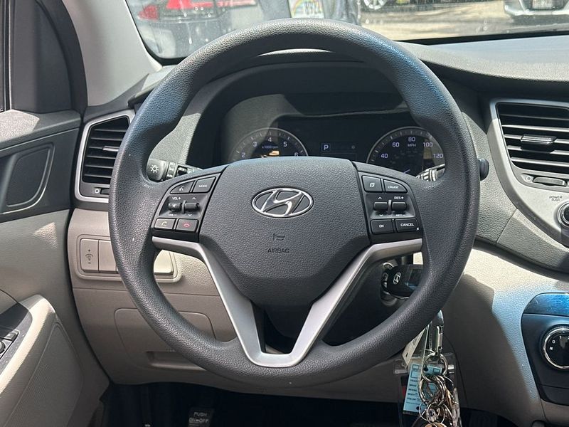 2017 Hyundai Tucson SE - 23030819 - 17