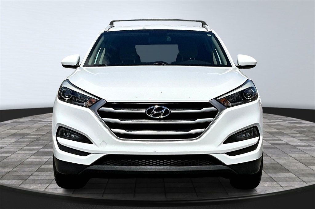 2017 Hyundai Tucson SE photo 2