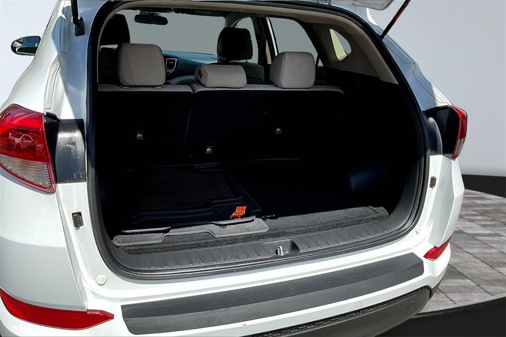 2017 Hyundai Tucson SE photo 33