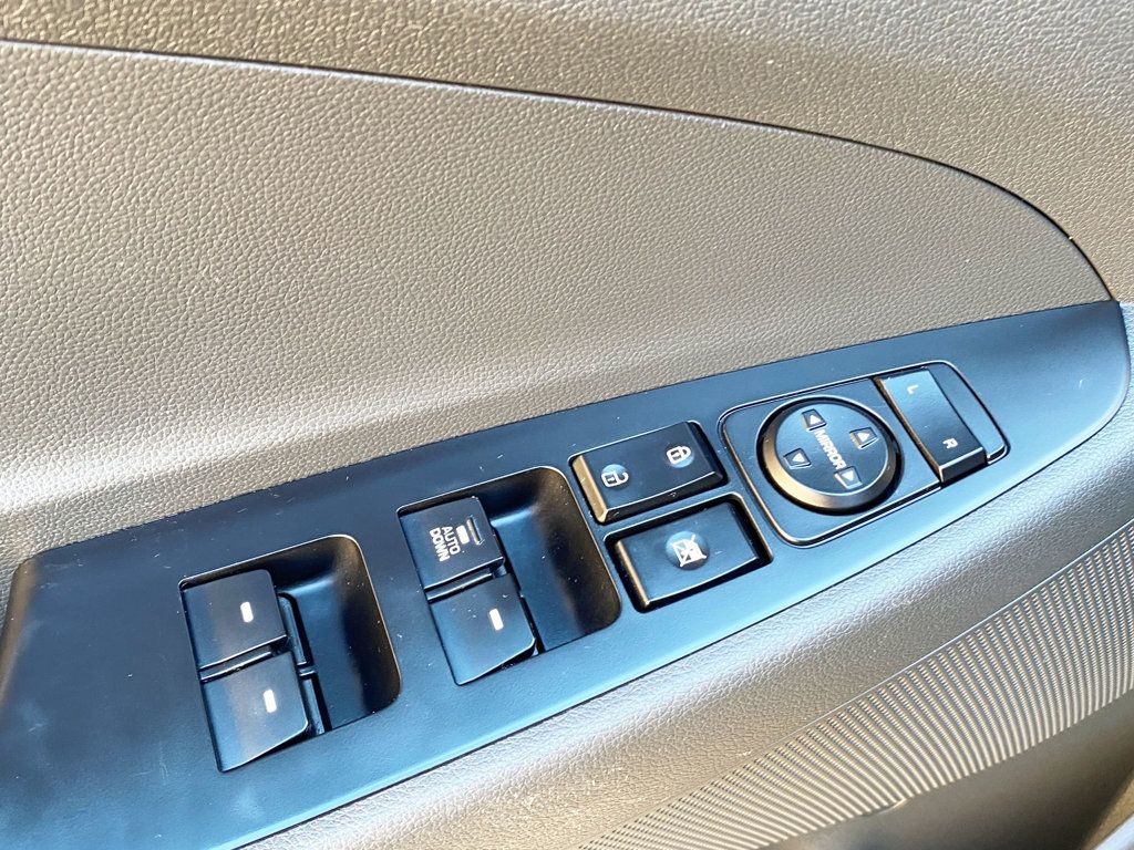 2017 Hyundai Tucson SE FWD - 22993138 - 16