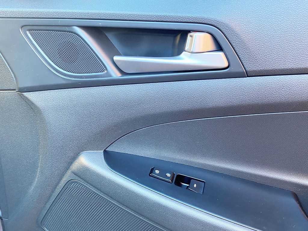 2017 Hyundai Tucson SE FWD - 22993138 - 35