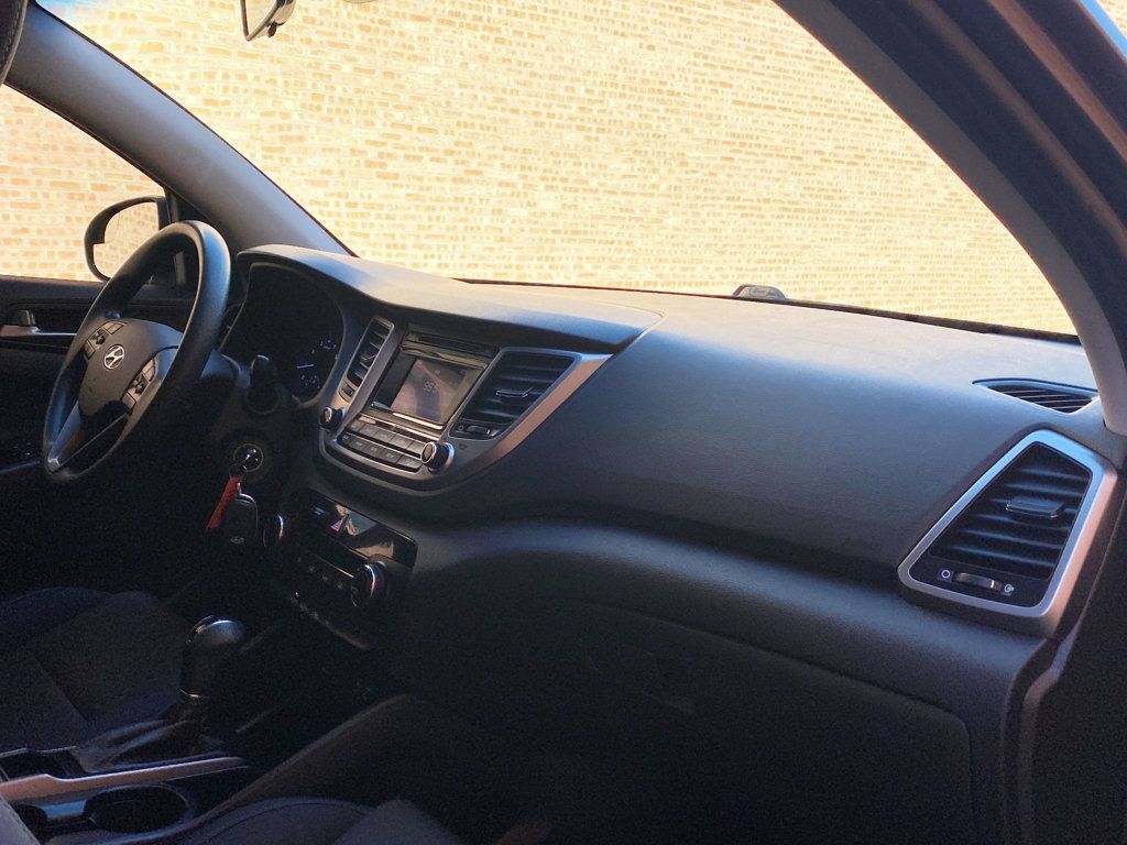 2017 Hyundai Tucson SE FWD - 22993138 - 37