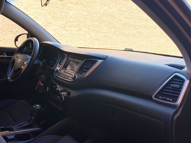 2017 Hyundai Tucson SE FWD - 22993138 - 37