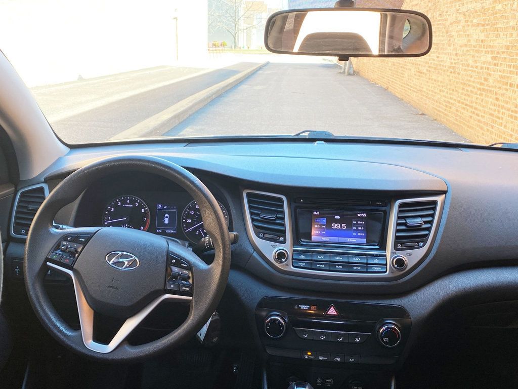 2017 Hyundai Tucson SE FWD - 22993138 - 38