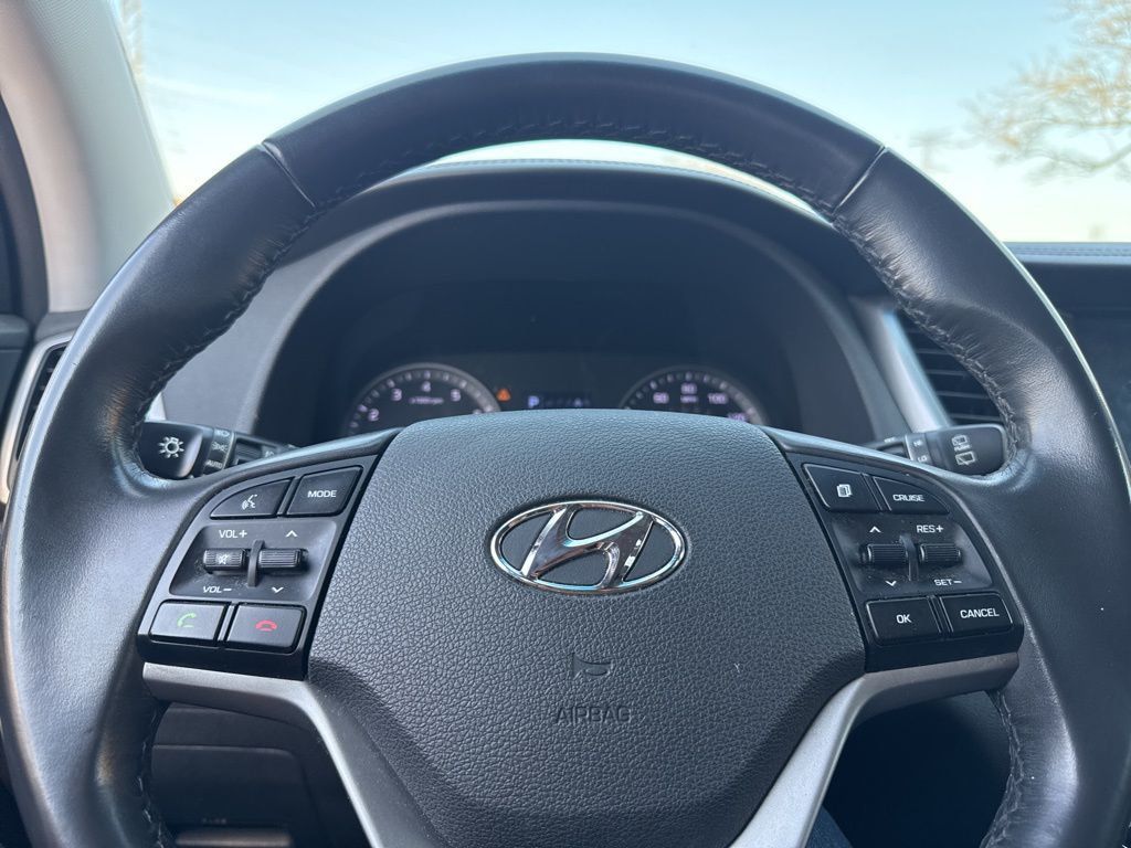2017 Hyundai Tucson SE Plus AWD - 23005752 - 9