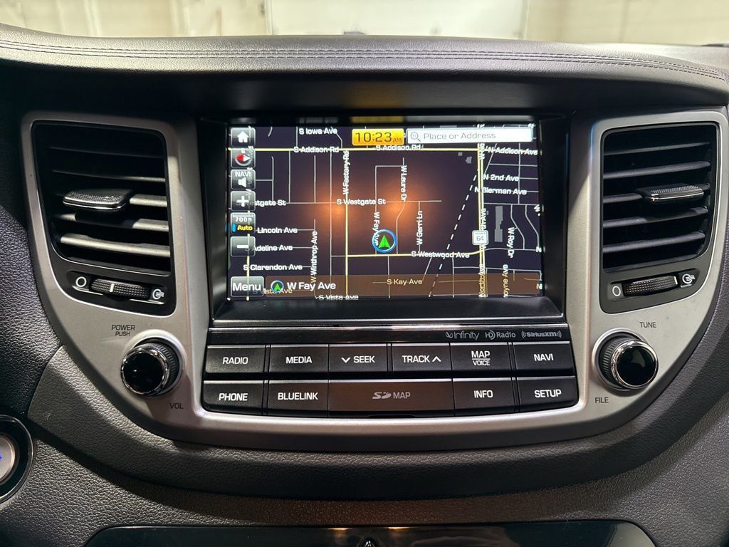 2017 Hyundai Tucson SE Plus AWD - 23005752 - 16