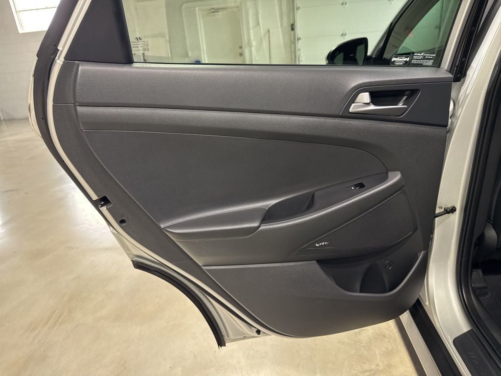 2017 Hyundai Tucson SE Plus AWD - 23005752 - 31