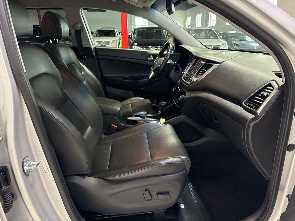2017 Hyundai Tucson SE Plus AWD - 23005752 - 37