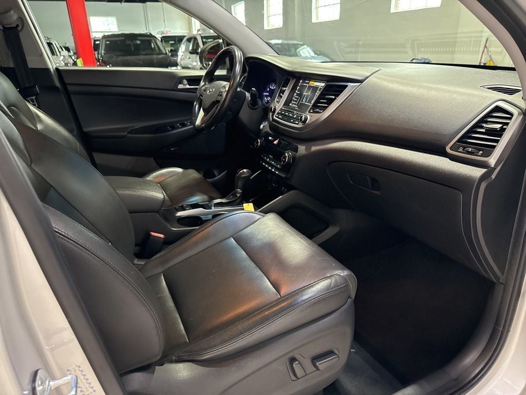2017 Hyundai Tucson SE Plus AWD - 23005752 - 38