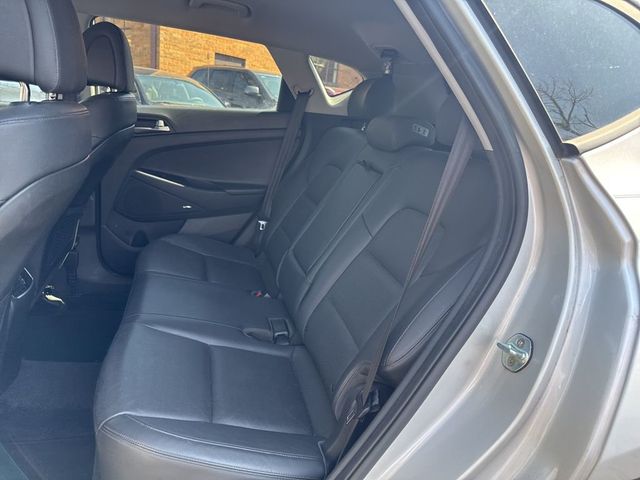 2017 Hyundai Tucson SE Plus AWD - 23005752 - 7