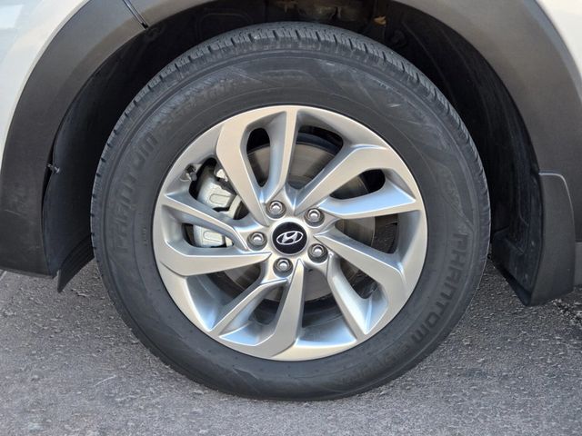 2017 Hyundai Tucson SE Plus FWD - 22979539 - 4