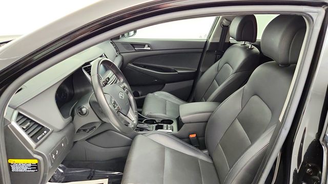 2017 Hyundai Tucson SE Plus FWD - 23086748 - 17