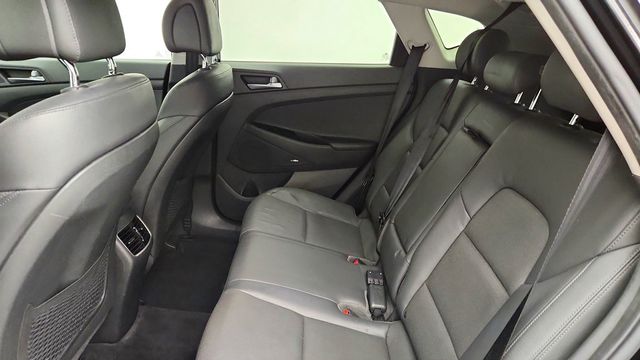 2017 Hyundai Tucson SE Plus FWD - 23086748 - 18