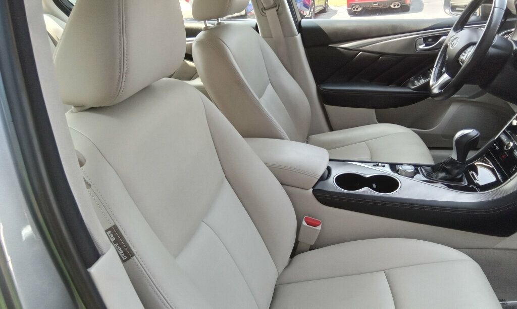 2017 Infiniti Q50 3.0t Premium photo 11