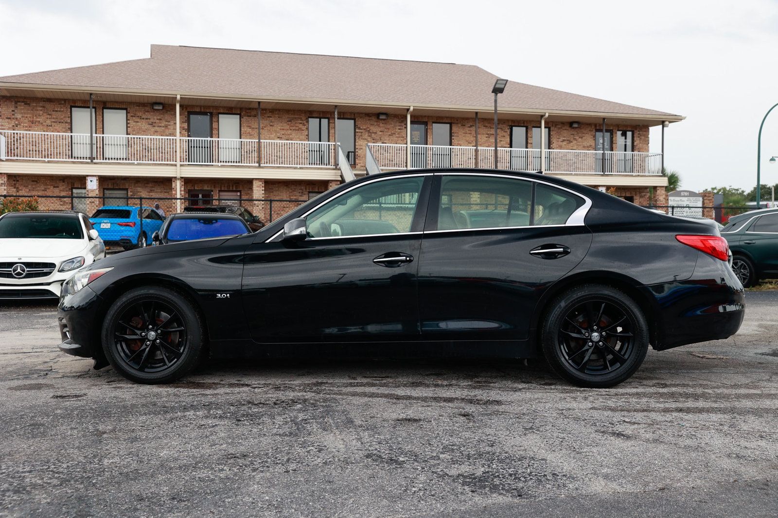 2017 Infiniti Q50 3.0t Signature Edition AWD photo 3
