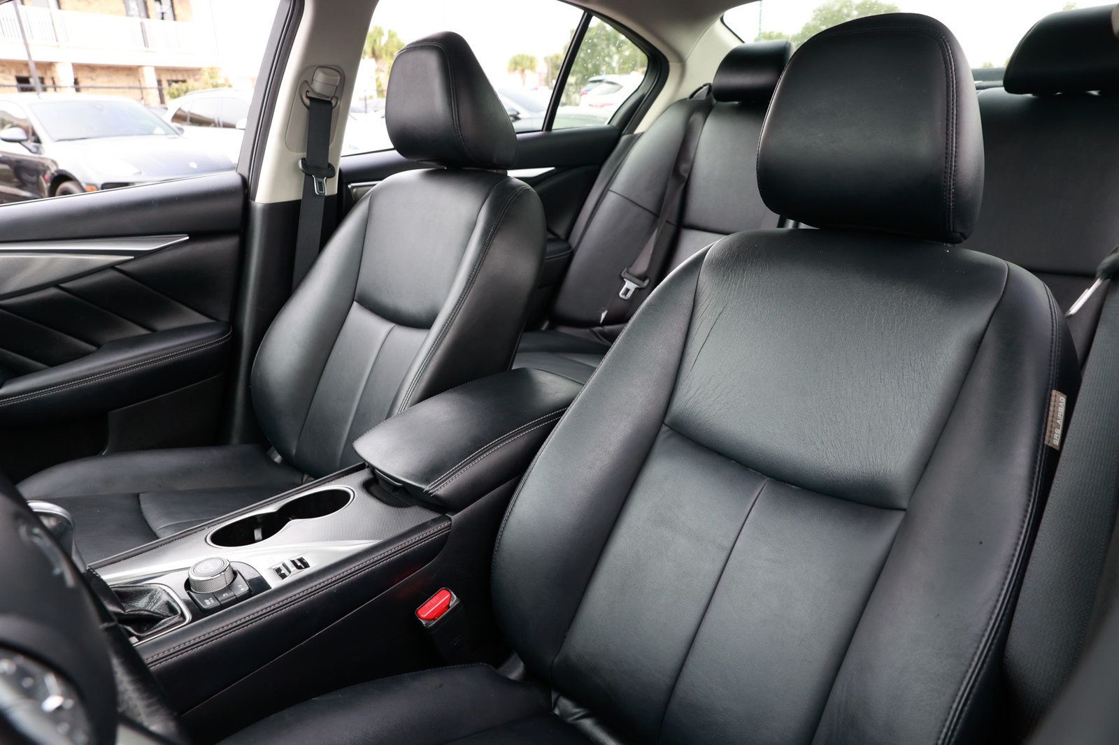 2017 Infiniti Q50 3.0t Signature Edition AWD photo 4