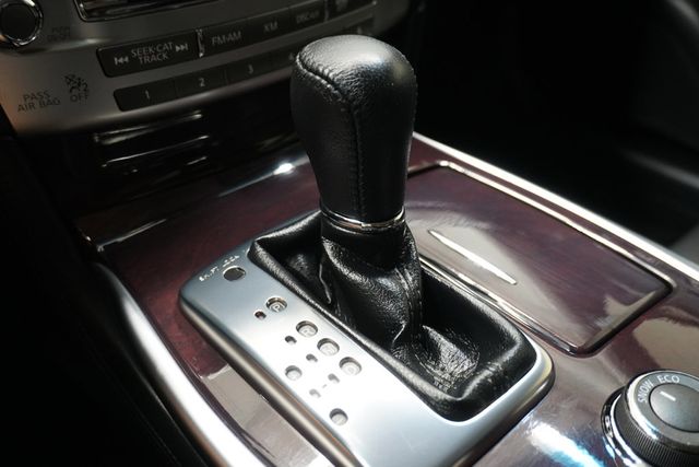 2017 INFINITI Q70 3.7 AWD - 22945218 - 21