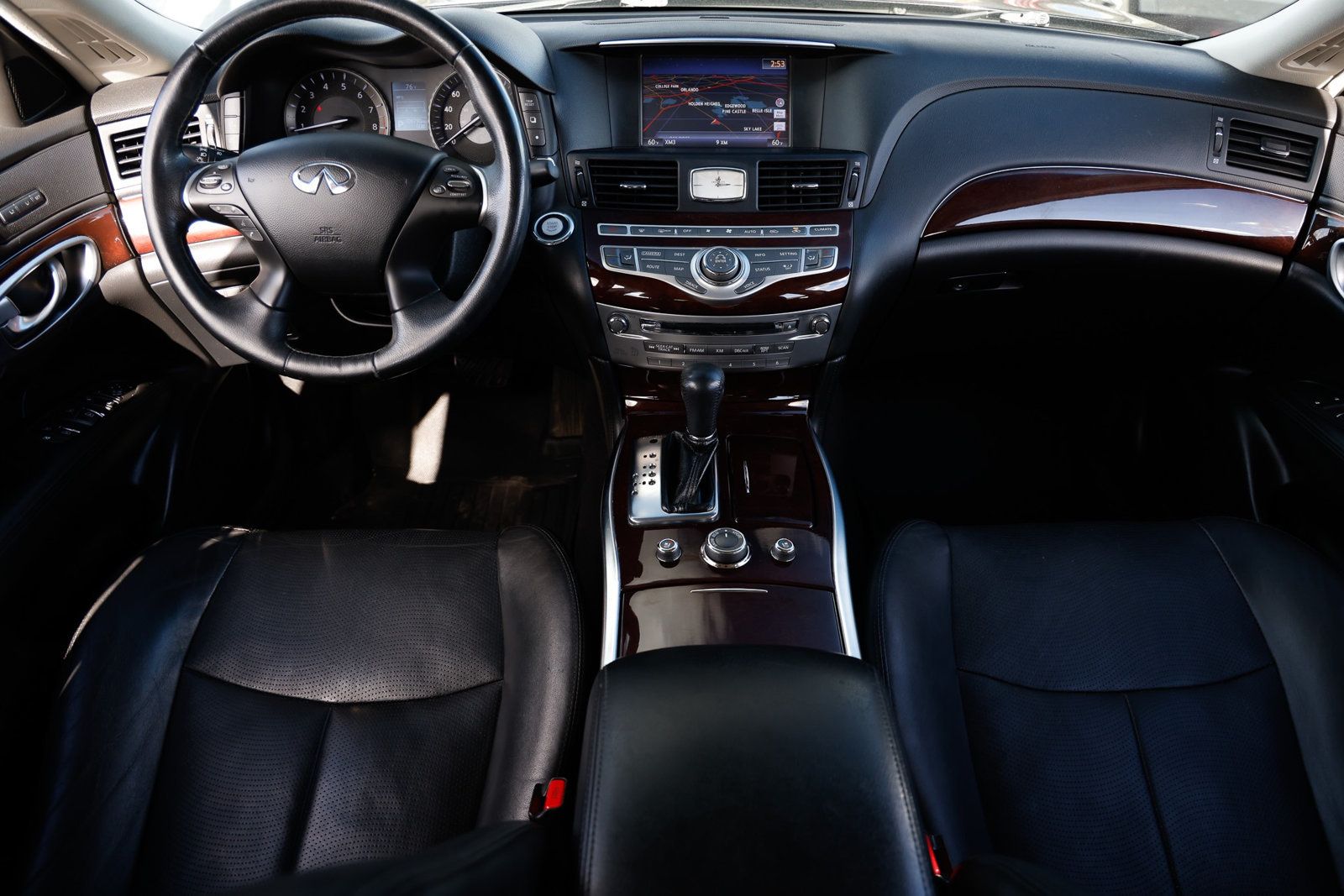 2017 Infiniti Q70 3.7 photo 2
