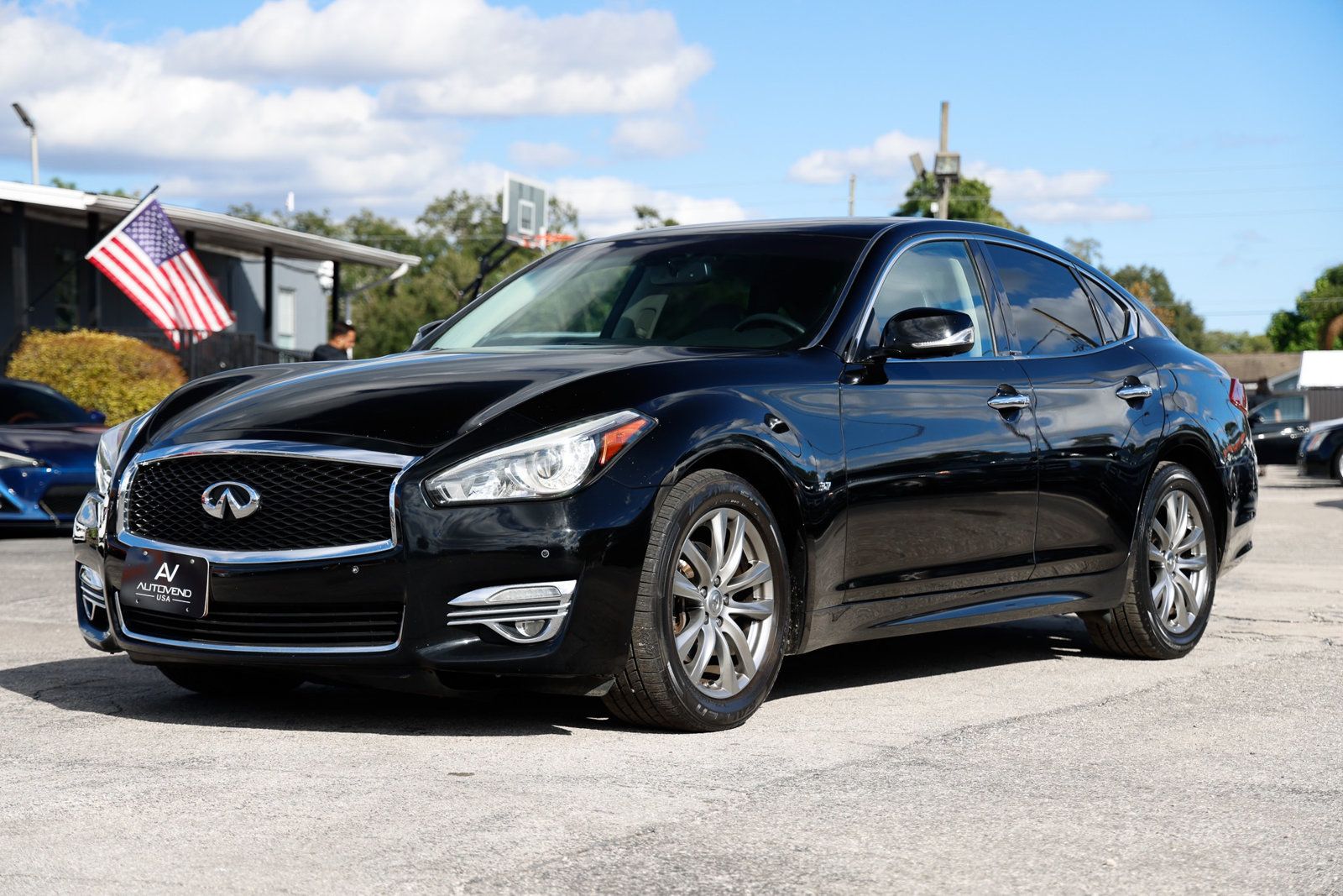2017 Infiniti Q70 3.7 photo 3