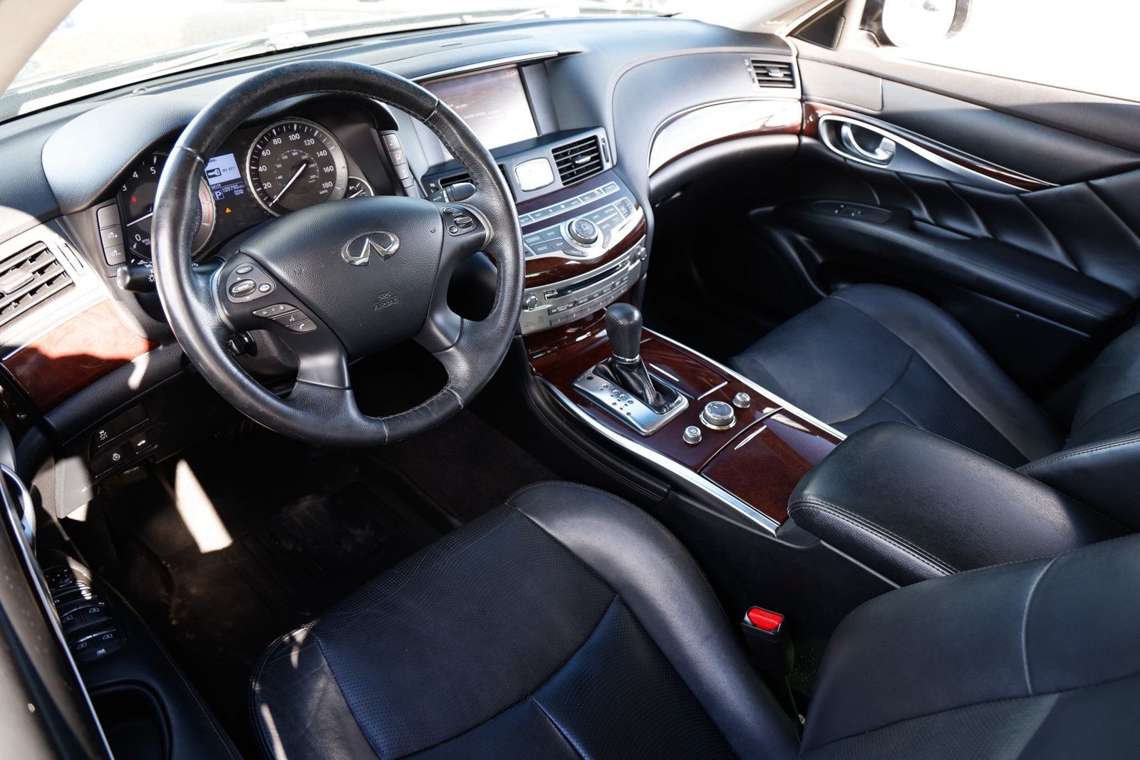 2017 Infiniti Q70 3.7 photo 4
