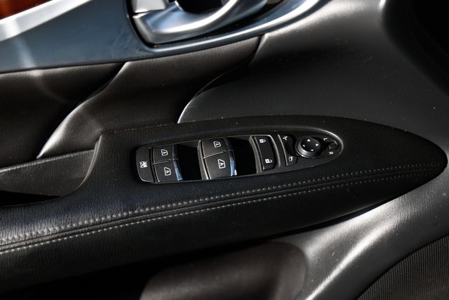 2017 INFINITI Q70 3.7 RWD - 22938071 - 46