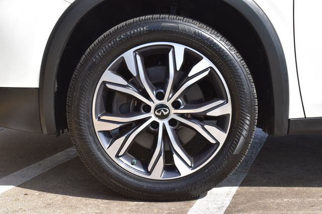 2017 INFINITI QX30 Luxury AWD - 23002055 - 10